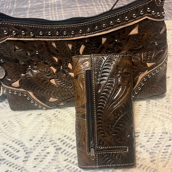 Elegant Brown Embossed Women's Bag Set - Picture 4 of 5